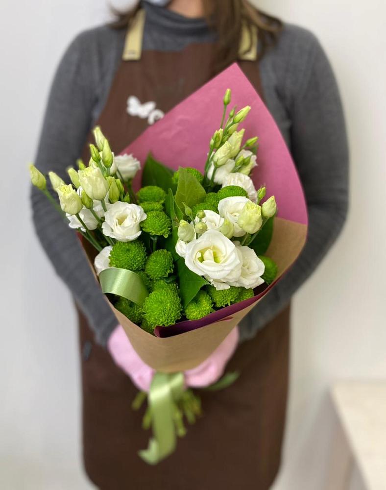 Букет цветов из: Хризантемы и Лизиантусы в Москве