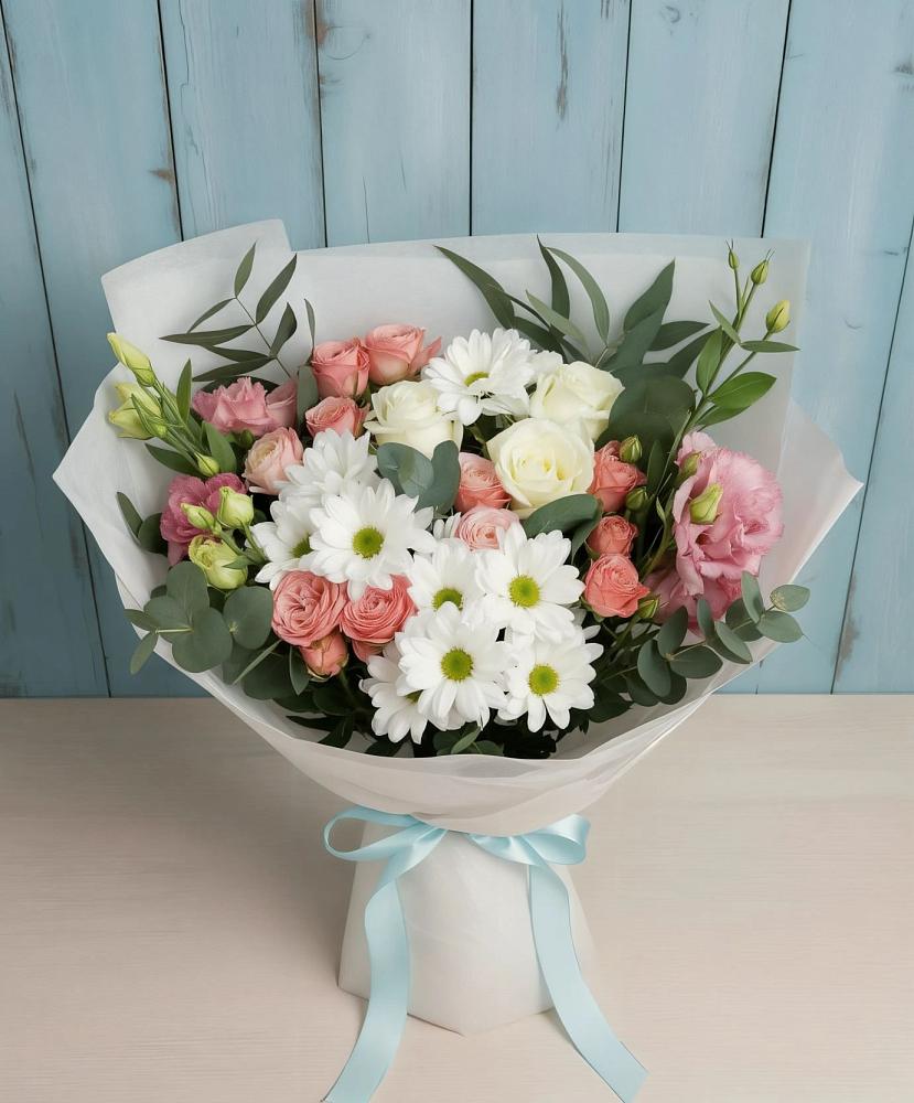 Букет цветов из: Розы, Лизиантусы и Хризантемы в Москве