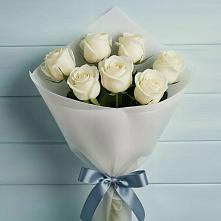 Букет 7 Белых роз Эдлесс Лав в Москве