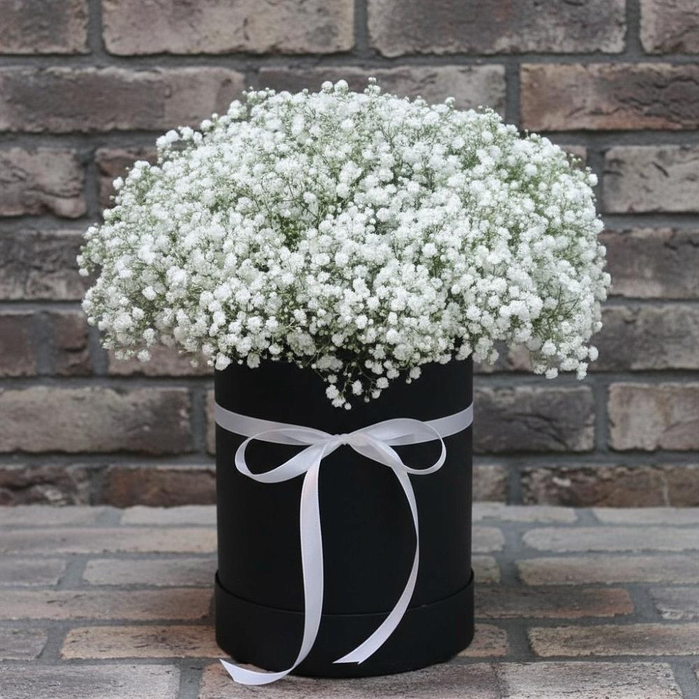 Композиция коробка гипсофил в Москве Цветочная композиция из Гипсофила в шляпной коробке в Москве