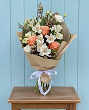 Букет яркий комплимент #REPLACE_PRED# Москве Букет цветов из:  Альстромерии, Лизиантусы, Розы и Хризантемы #REPLACE_PRED# Москве