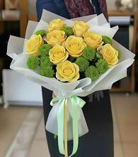 Букет сочно-зеленый в Москве Букет цветов из:  Хризантемы и Розы в Москве