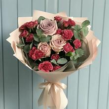 Букет цветов из:  Гвоздики и Розы в Москве
