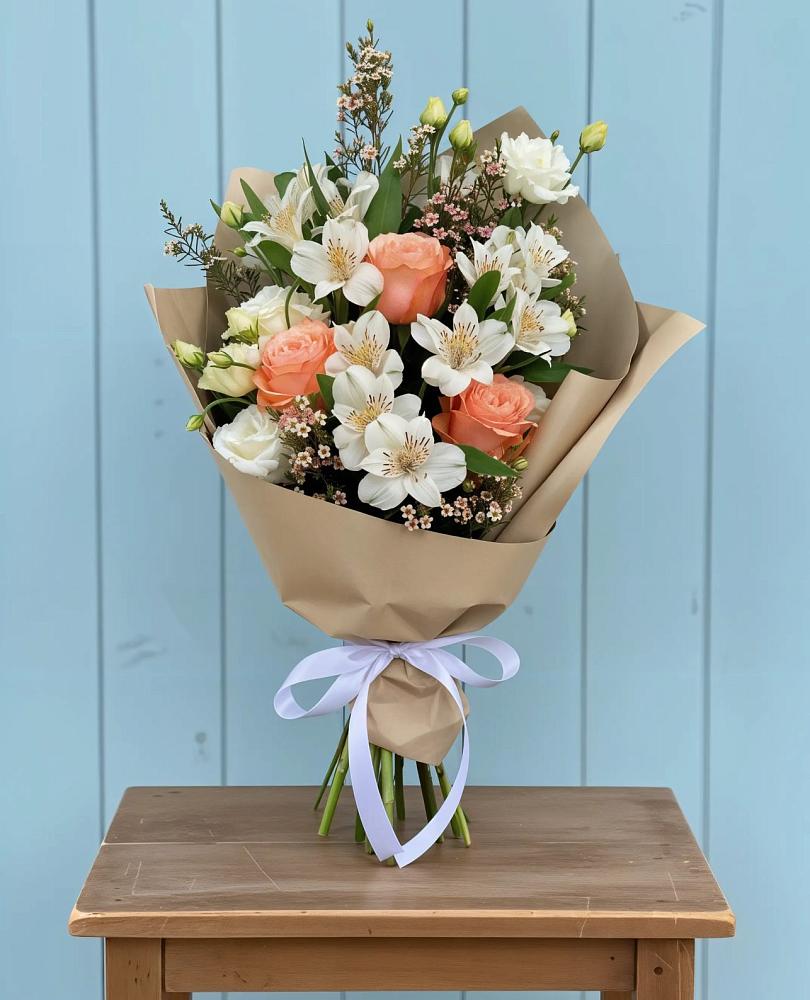 Букет яркий комплимент в Москве Букет цветов из: Альстромерии, Лизиантусы, Розы и Хризантемы в Москве