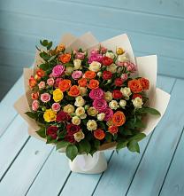Букет Микс из разноцветных кустовых роз в Москве