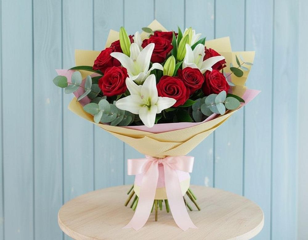 Букет Элегантная гармония в Москве Букет цветов из: Лилии и Розы в Москве